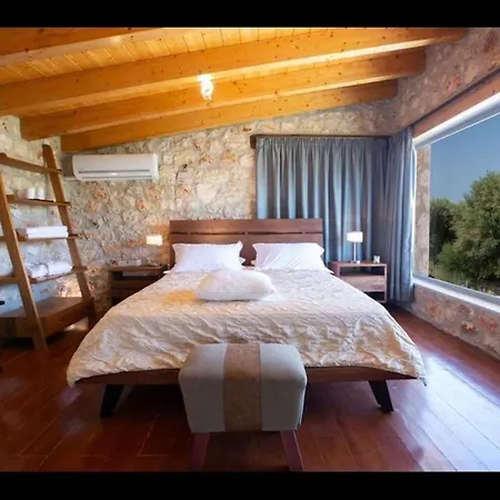 Del Mar Stone House Amuoso Bay Villa