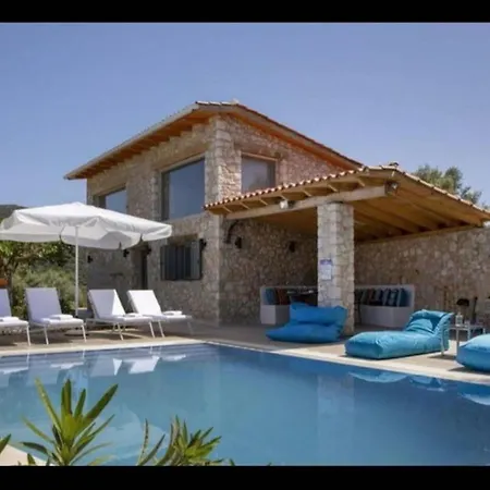 Del Mar Stone House Amuoso Bay Villa *