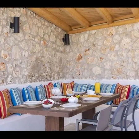 Del Mar Stone House Amuoso Bay Villa