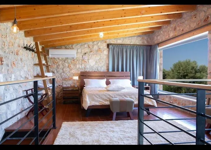 Del Mar Stone House Amuoso Bay Villa